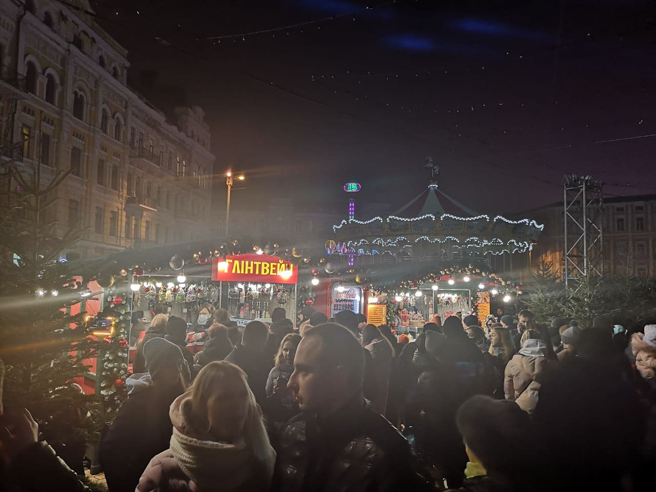 В Киеве ждут открытия главной елки