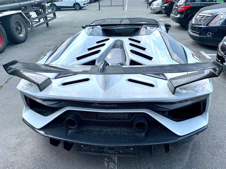 Таможня изъяла спорткар Lamborghini Aventador Фото таможни в Facebook