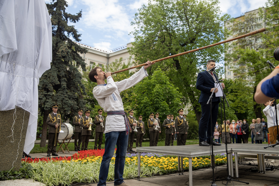 Открытие памятника Василю Вышиваному