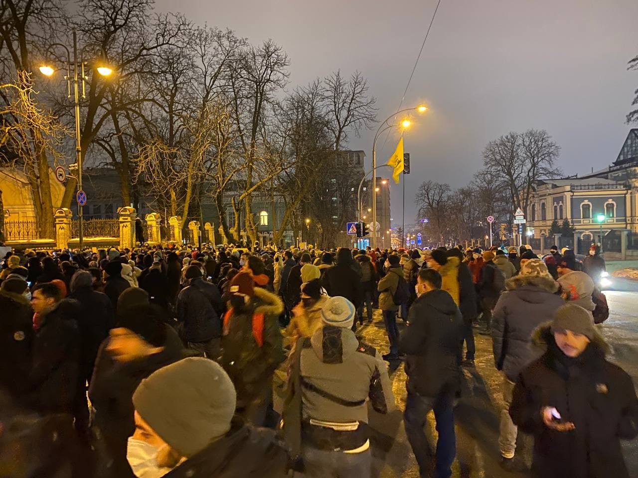 Сторонники Стерненко у заграждений