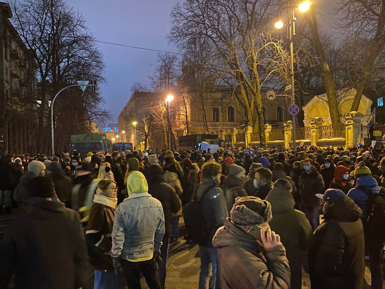 Толпа на Банковой