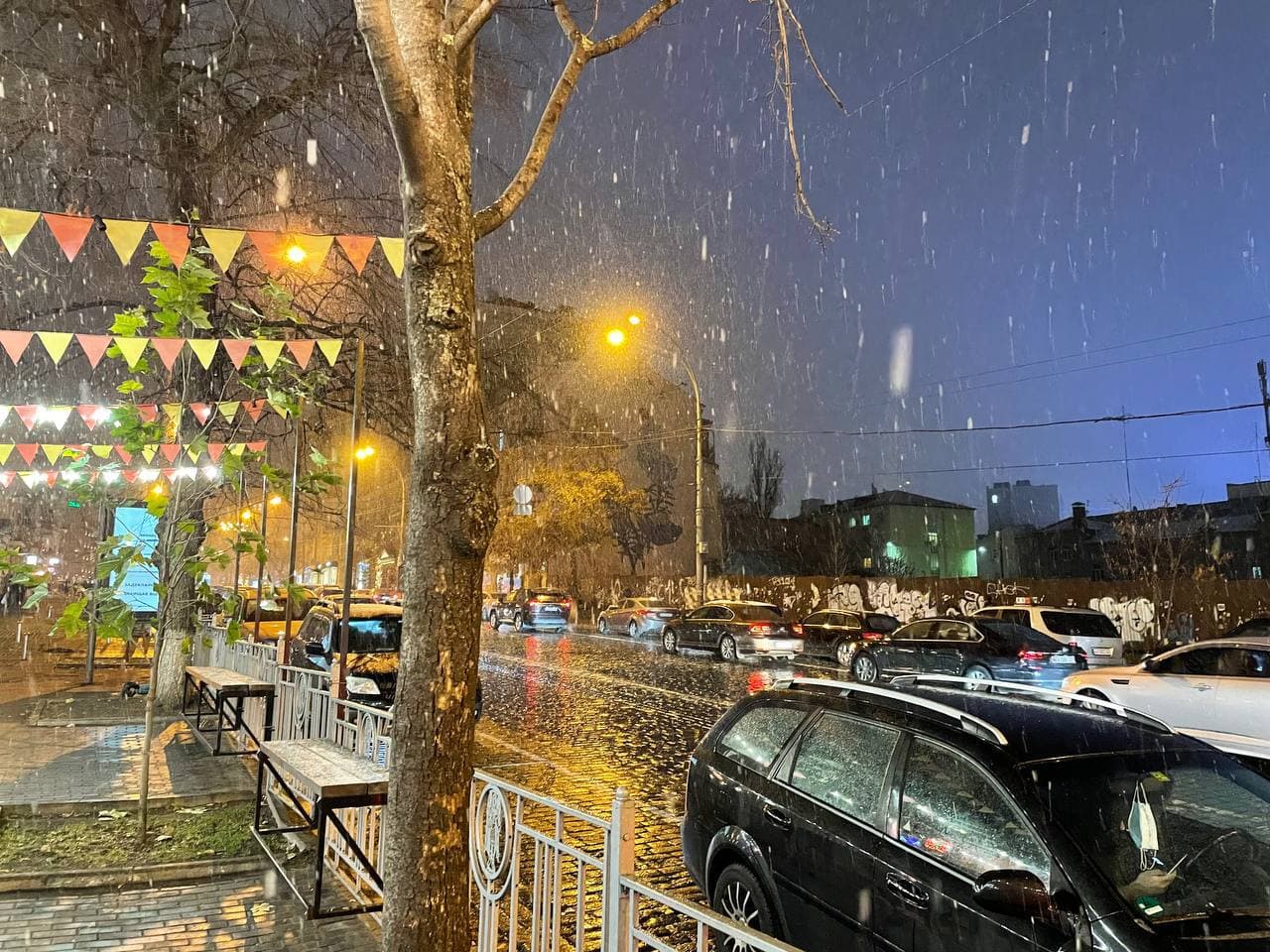 Снег на улицах Киева
