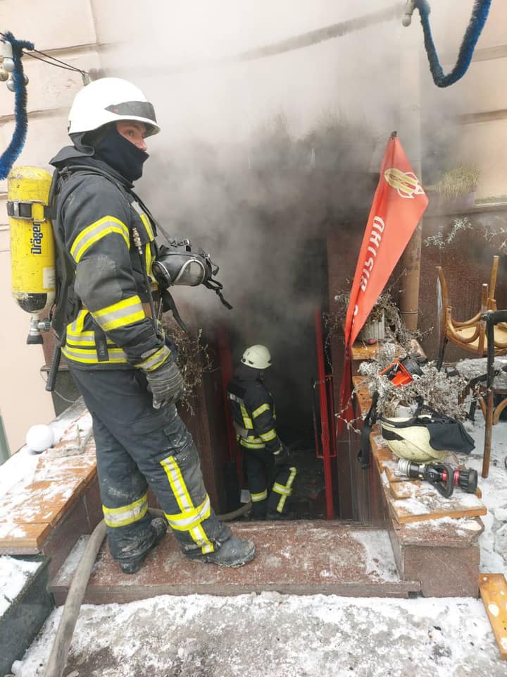 В центре Киева горел ресторан. Фото: ГСЧС