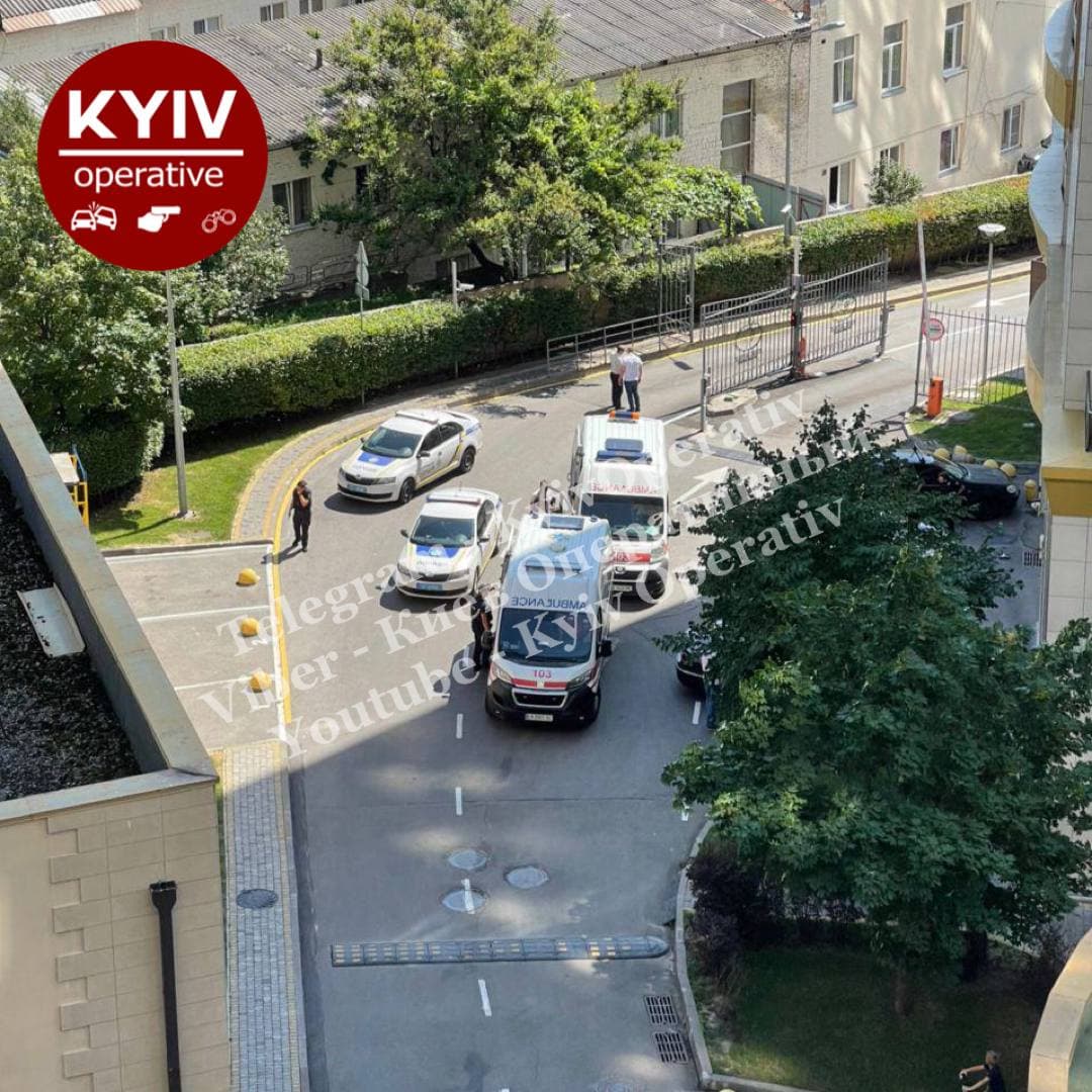 В Киеве мужчина выстрелил в полицейских. В городе ввели спецоперацию