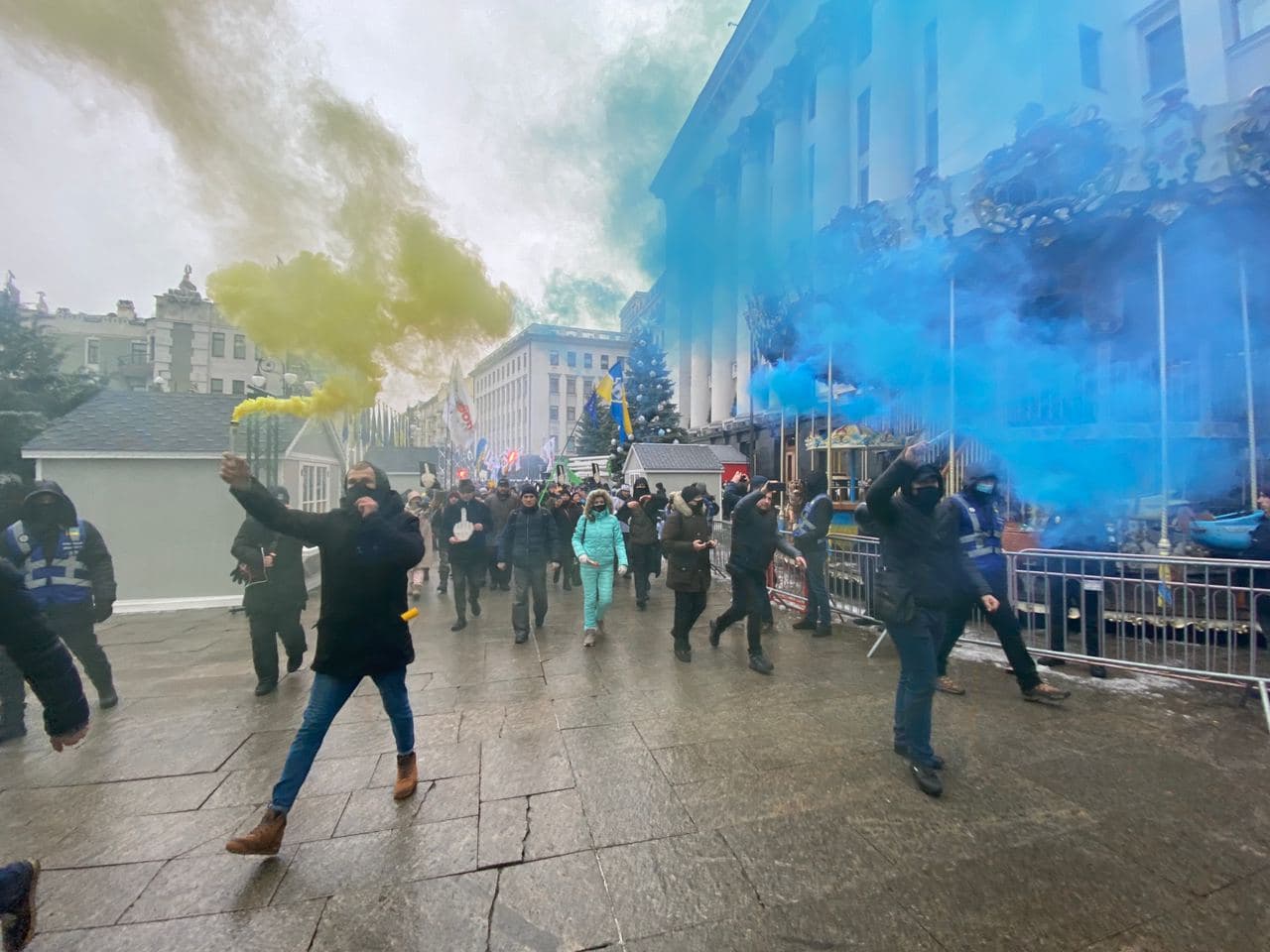 Протестующие под Радой ФОПовцы начали марш по центру столицы. Фото: "Страна"