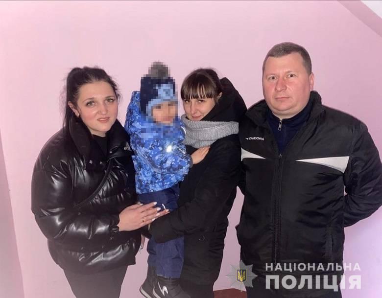 В Киеве спасли женщину с ребенком